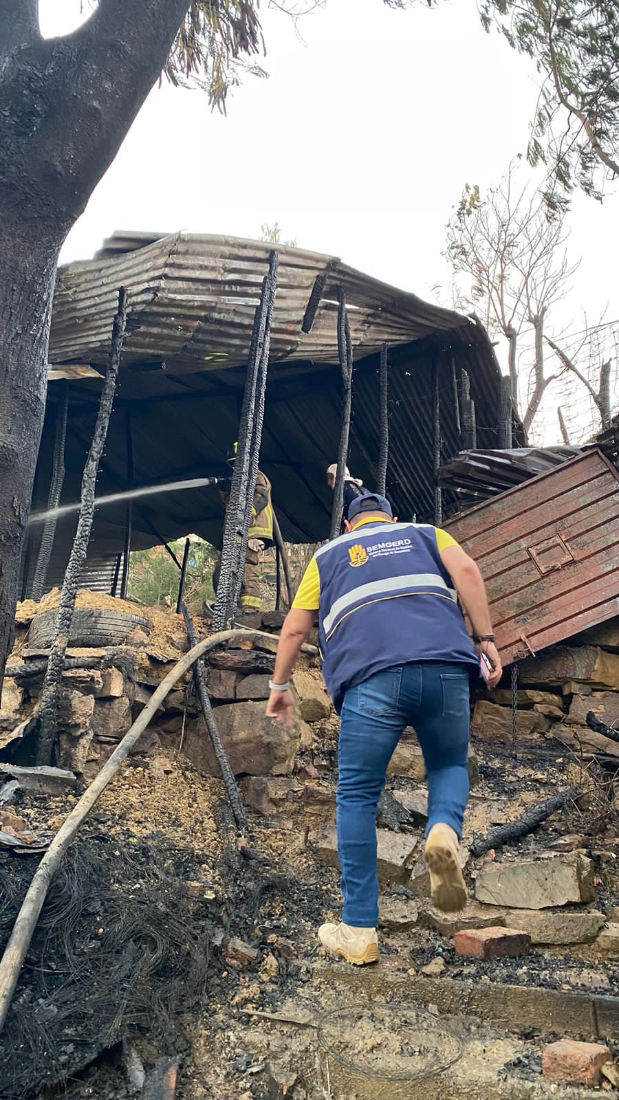 SECRETARÍA DE GESTIÓN DEL RIESGO ATENDIÓ INCENDIO REGISTRADO EN LA COMUNA 5
