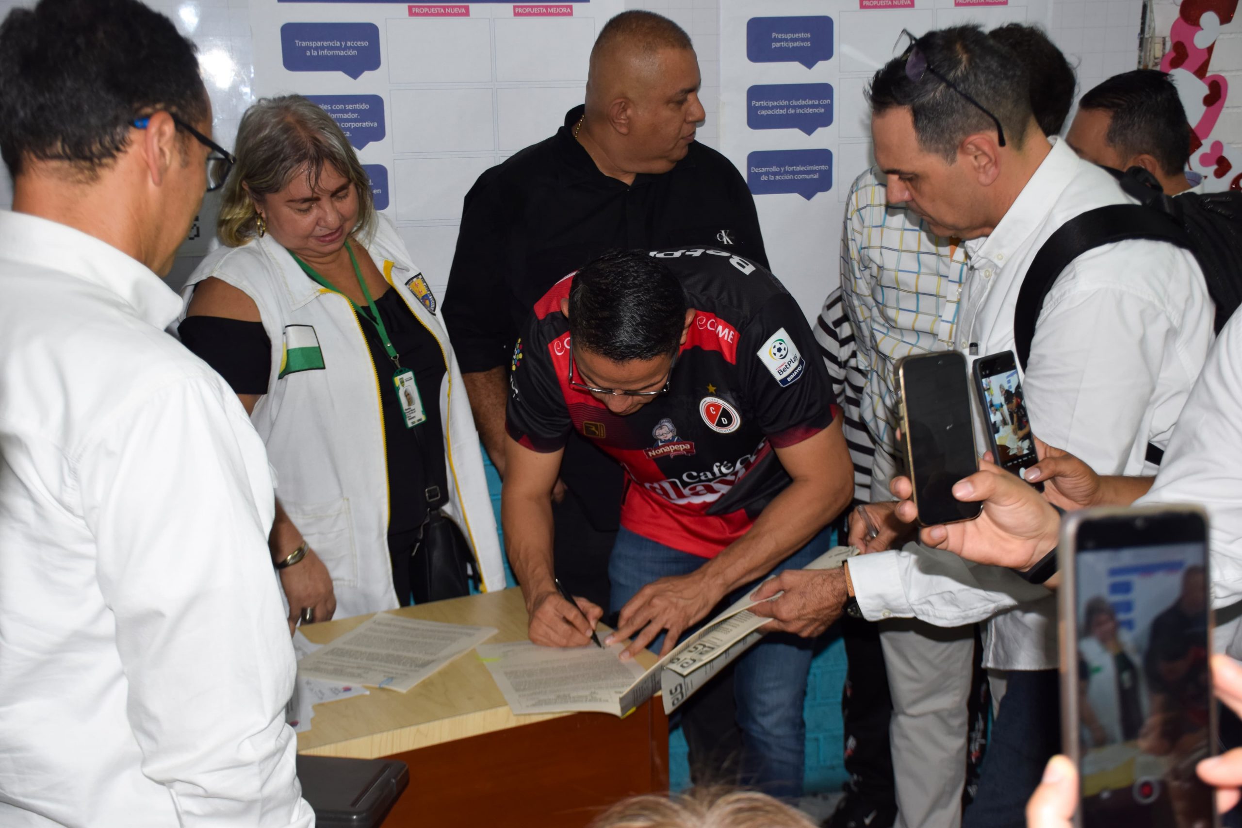 MUNICIPIO FIRMA ACTA DE RECIBO DE FASES 3 y 4 DEL ACUEDUCTO METROPOLITANO