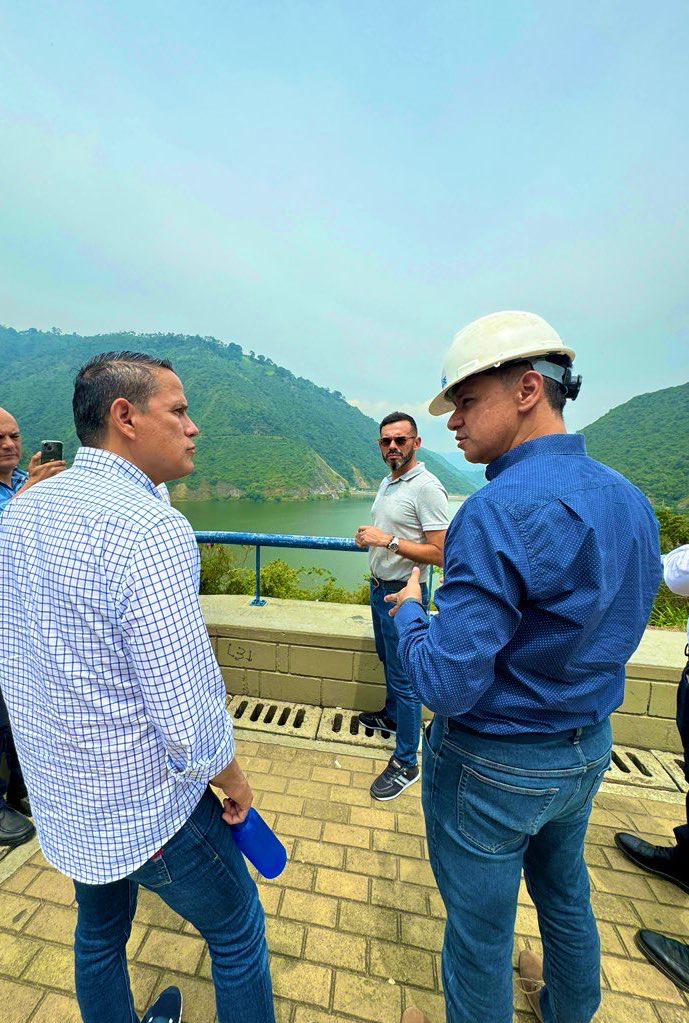 ALCALDE DE CÚCUTA VISITA ACUEDUCTO METROPOLITANO DE BUCARAMANGA