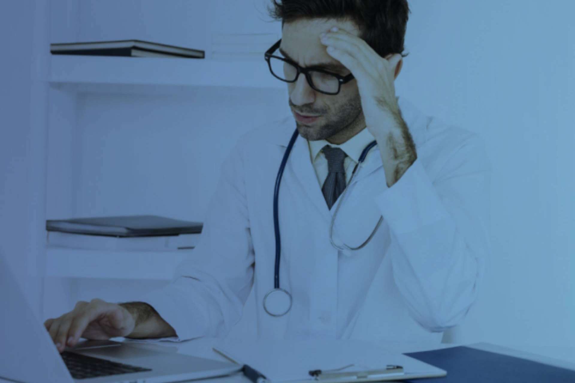 Doctor en USA explica cómo un médico latino puede obtener la certificación en Estados Unidos