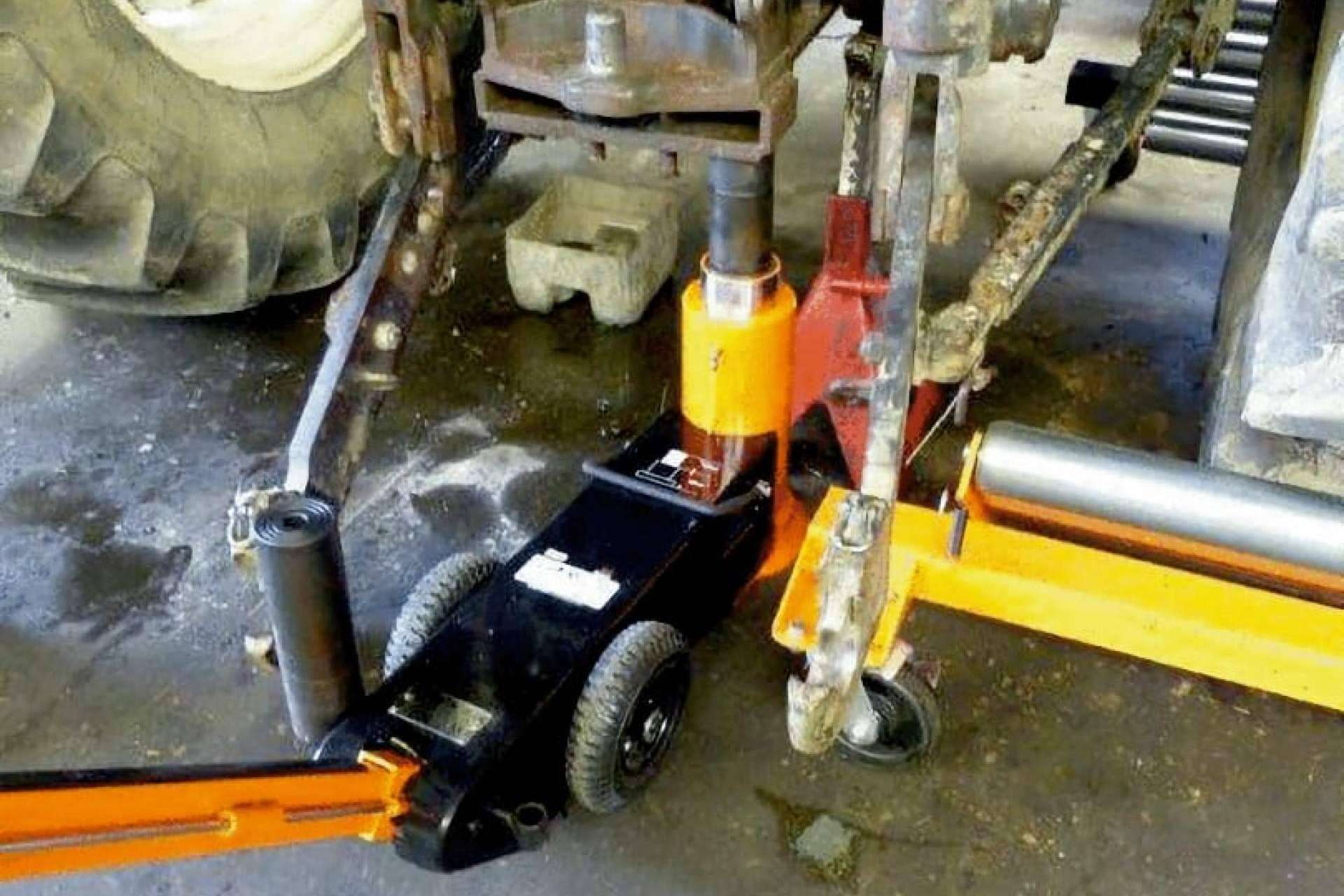 El gato oleo-neumático se posiciona como herramienta clave en talleres automotrices, según Torno & Fresa