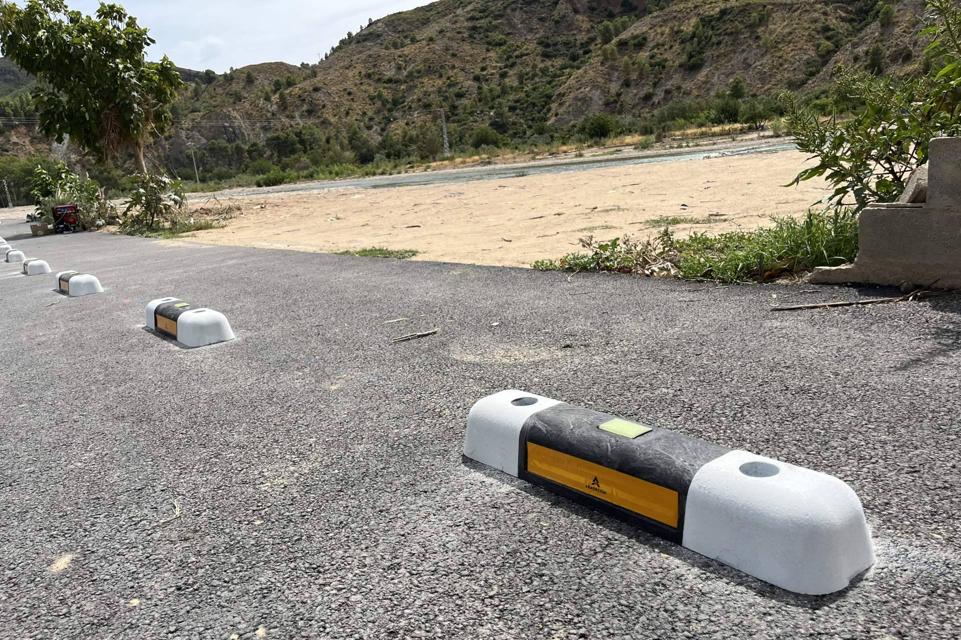 Abadecom Urban apuesta por la seguridad vial con su separador de carril bici fotoluminiscente